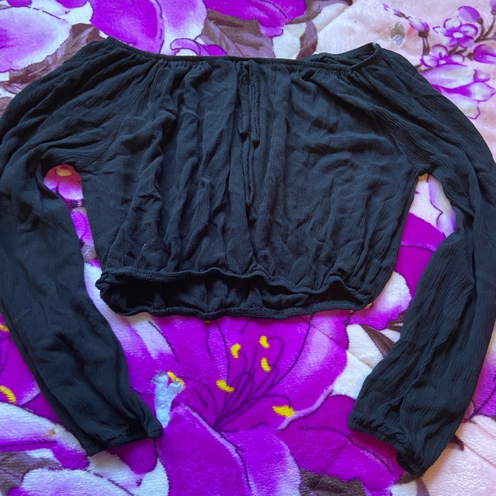 super cute all black shirt